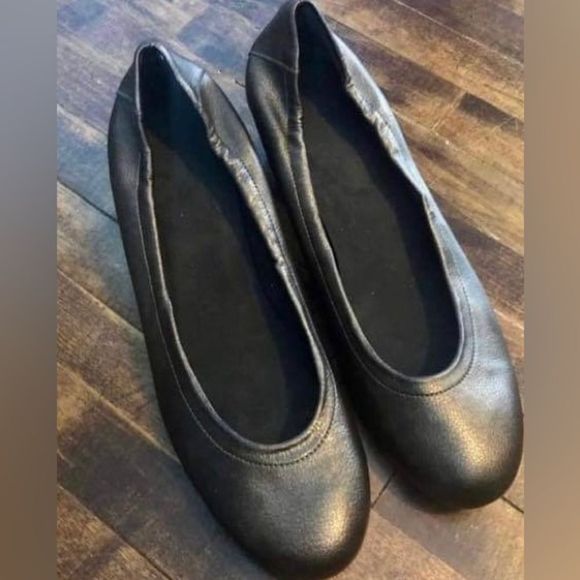 Stuart Weitzman comfort shoe size 7 1/2 - Picture 1 of 3